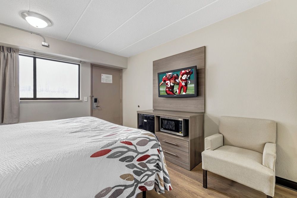 Red Roof Inn Parsippany Superior Room, 1 King Bed, Non Smoking