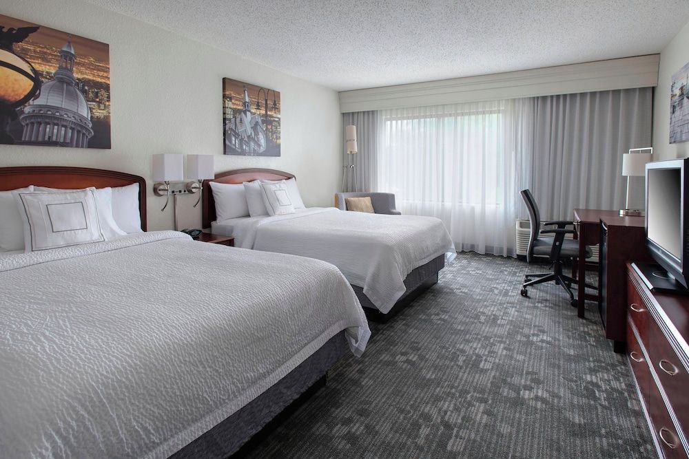 Room, 2 Queen Beds, Non Smoking (Hearing Accessible)