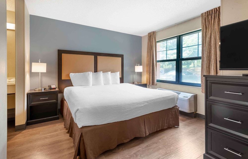 Deluxe Studio, 1 King Bed with Sofa bed, Non Smoking