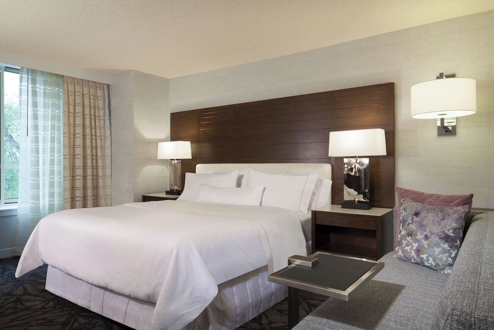 Executive Suite, 1 King Bed, Non Smoking (SW-M)
