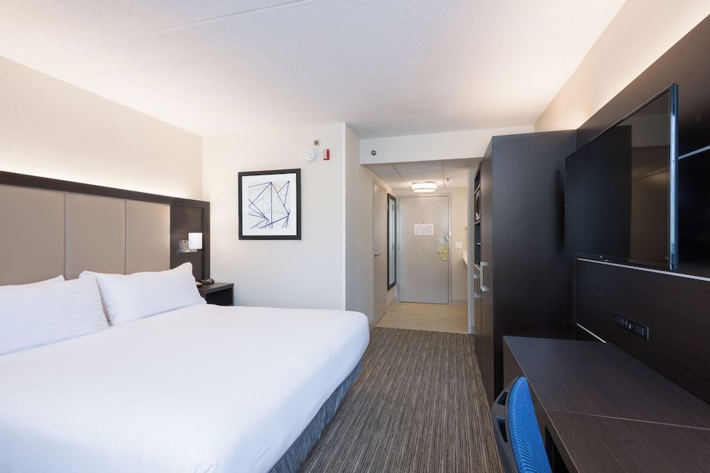 Standard Room, 1 King Bed, Accessible (Mobility, Accessible Tub)