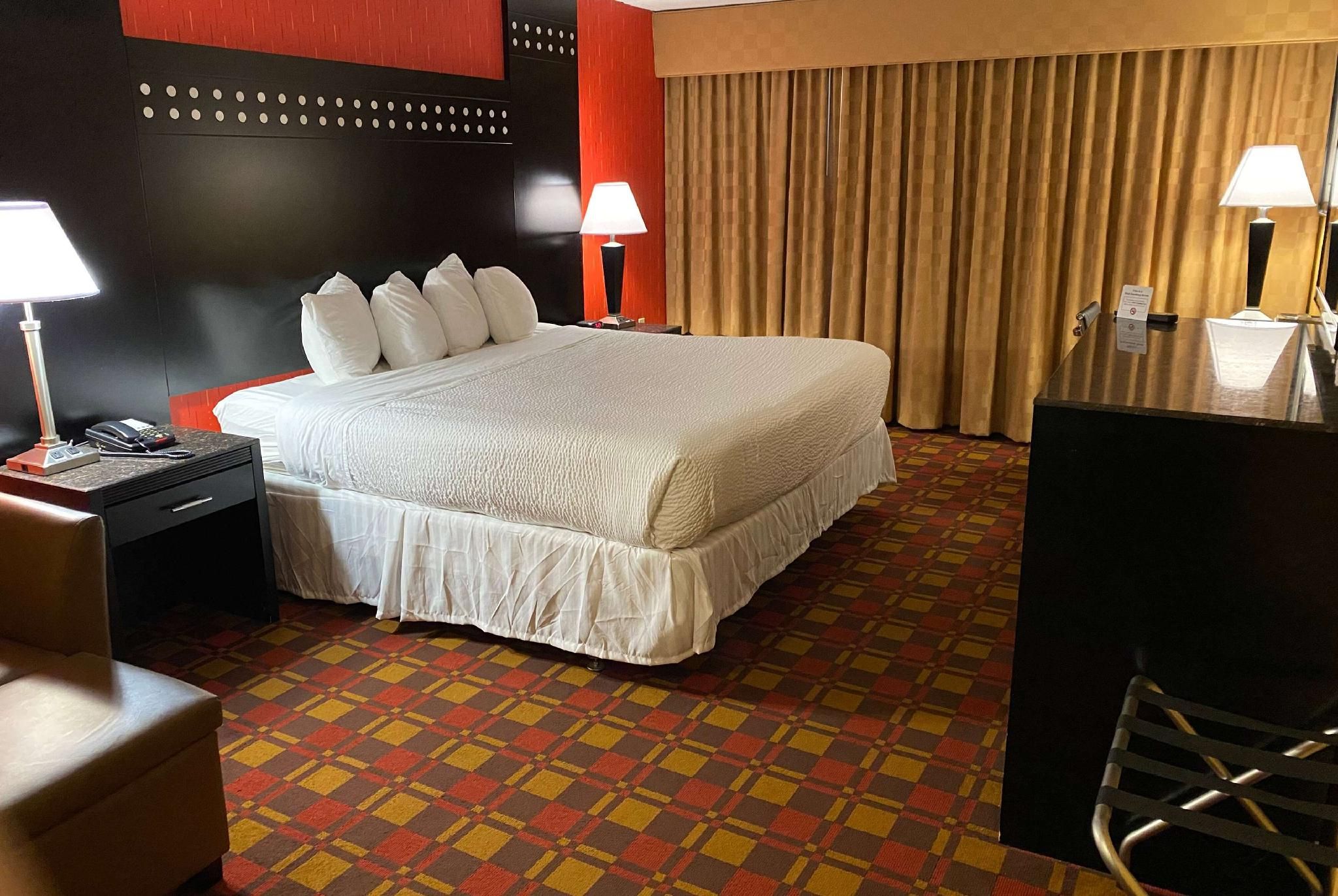 1 King Bed, Studio One Bedroom Suite, Non-Smoking