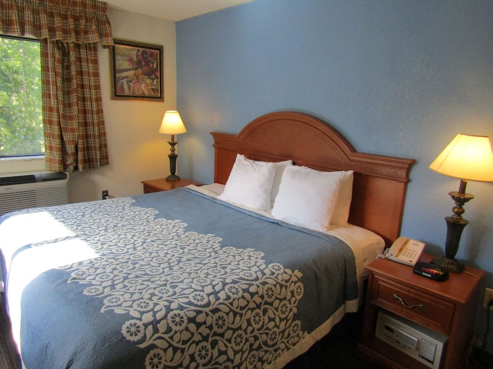 Room, 1 King Bed, Non Smoking (Second Floor)