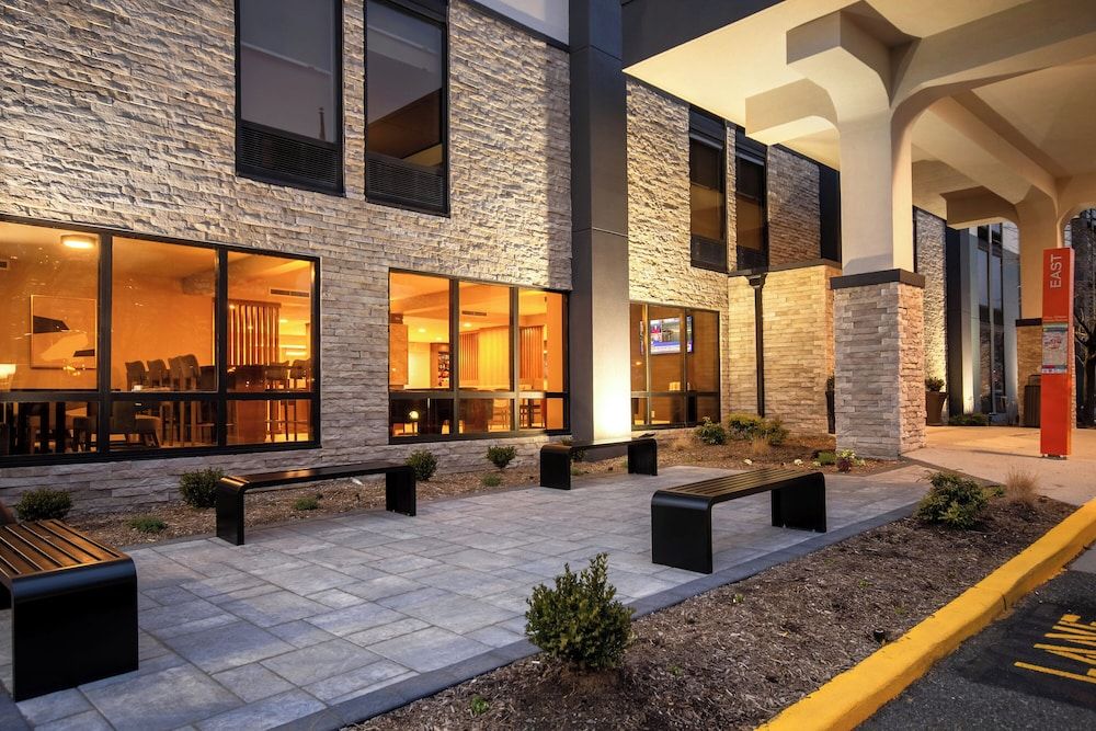 undefined Best Western Plus Meadowlands 8