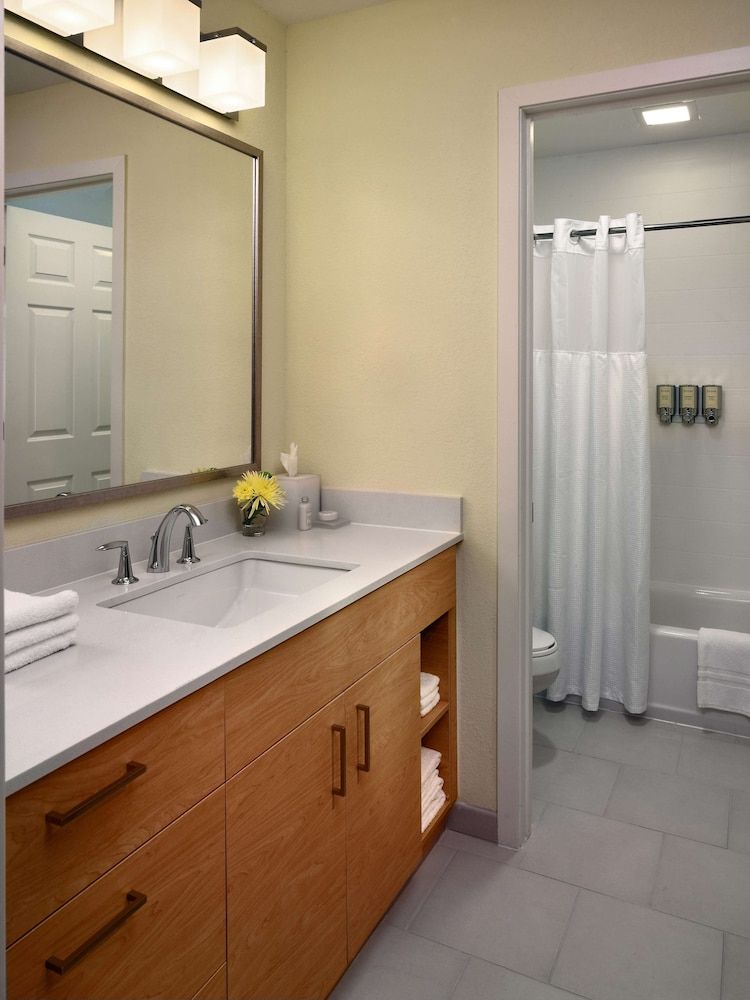 Suite, Multiple Beds, Accessible (Two Bedroom King,2Doubles,Sofabed,Tub)