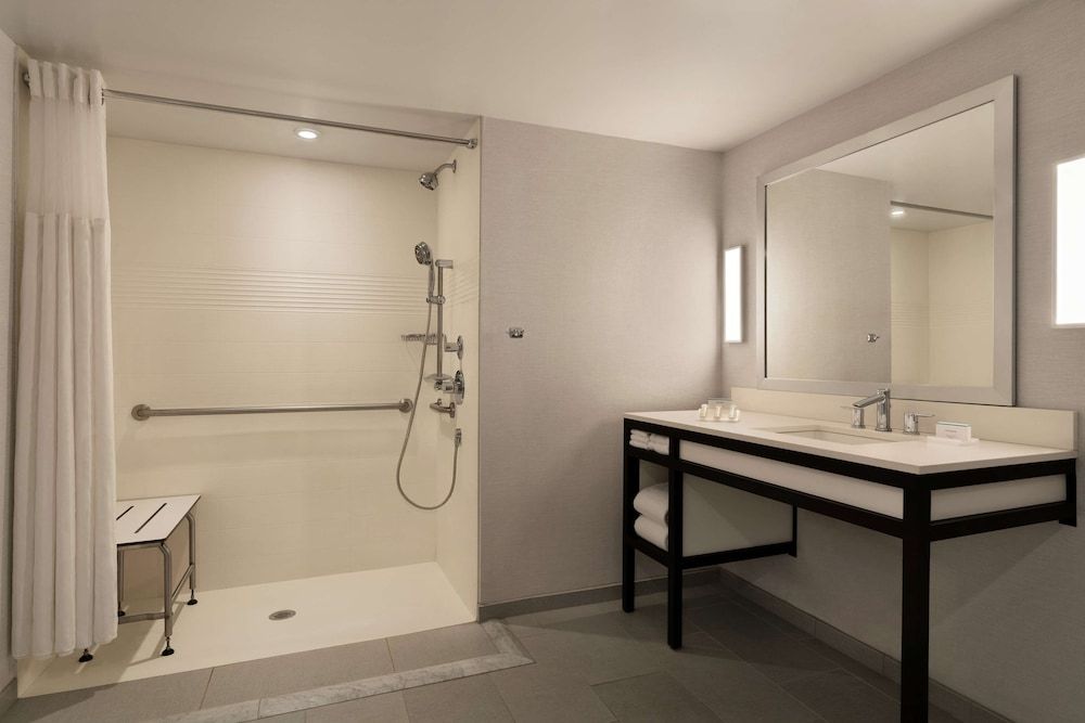 Junior Suite, 1 King Bed, Accessible (Roll-in Shower)