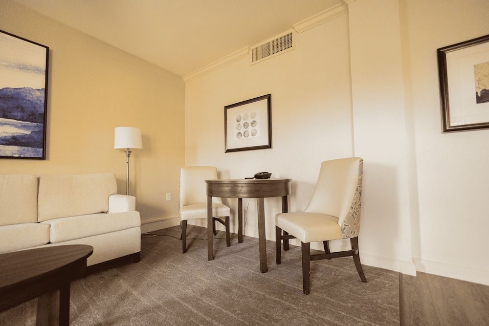 The Albion Summit Executive King 4