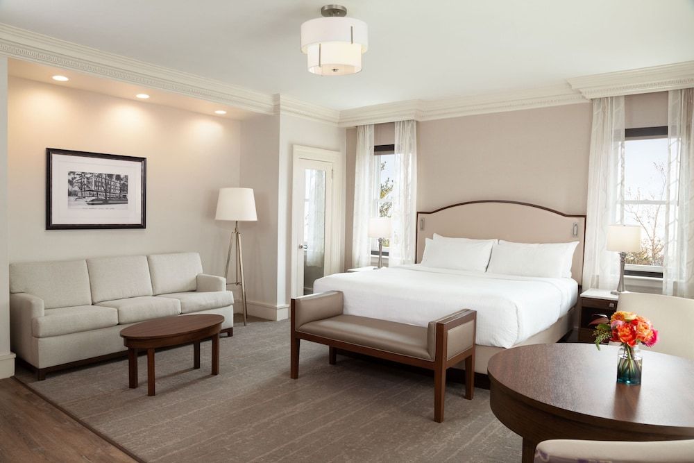 The Albion Summit Executive King