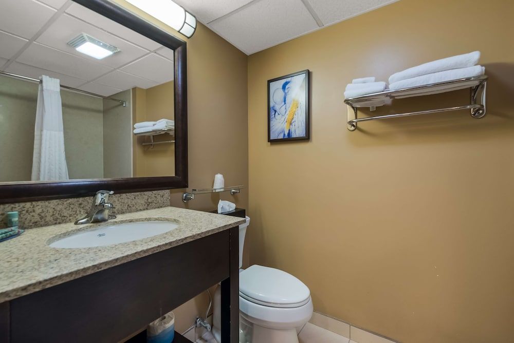 Best Western Philadelphia South - West Deptford Inn Standard Room, 1 King Bed, Non Smoking, Refrigerator & Microwave 4