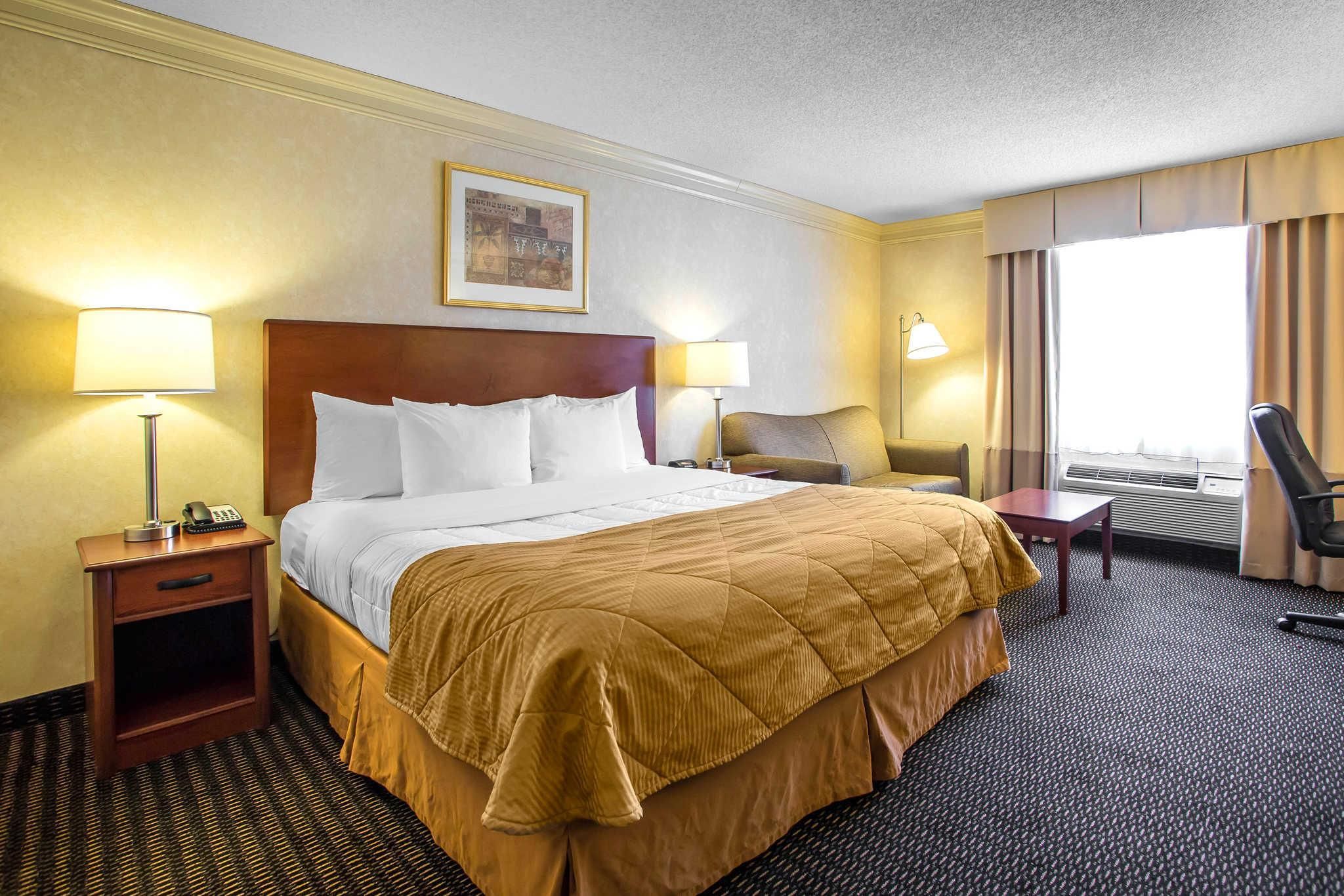 1 King Bed, Nonsmoking