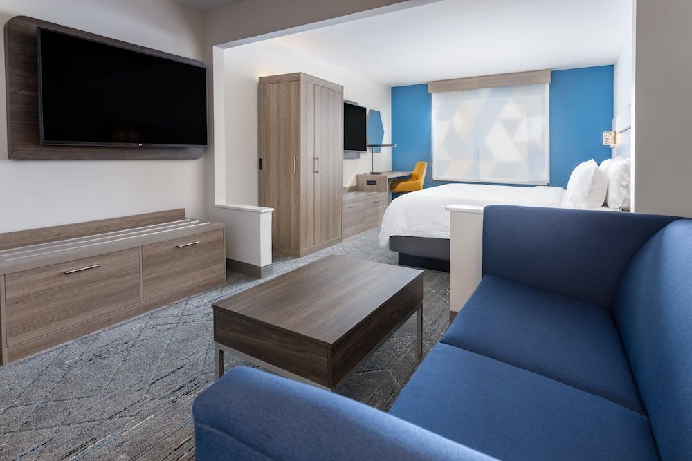 Suite, 1 King Bed (LEISURE)