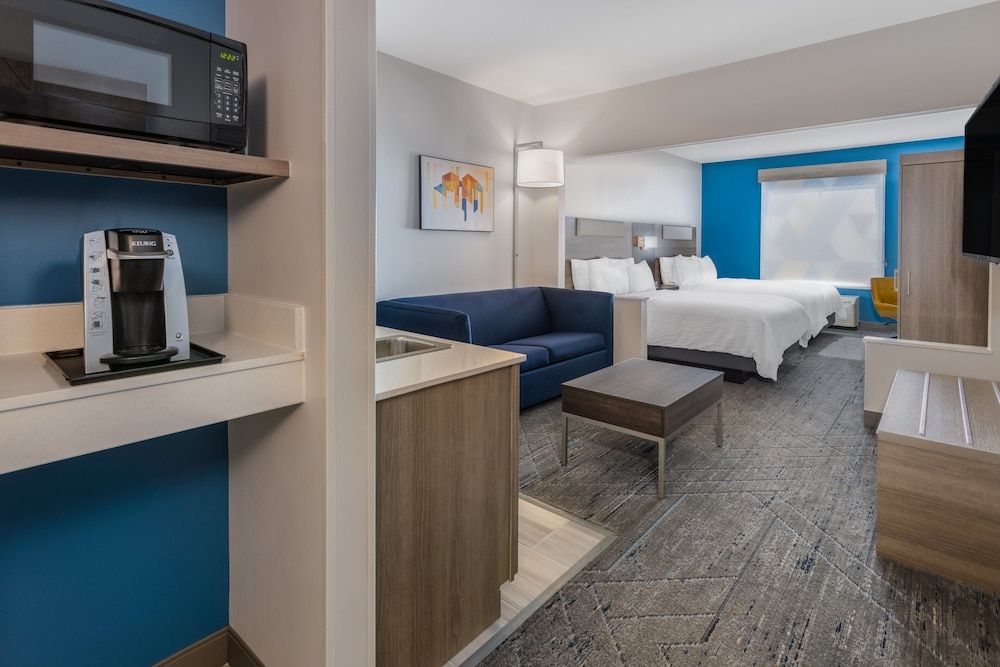 Suite, 2 Queen Beds (LEISURE)