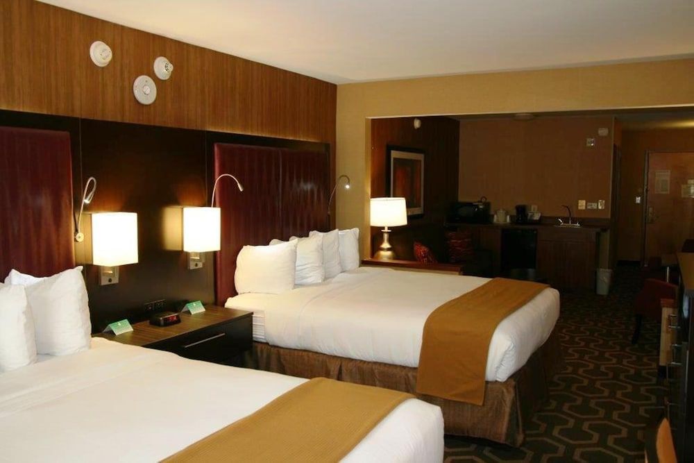 Suite, 2 Queen Beds, Accessible, Non Smoking (Hearing, Bathtub)