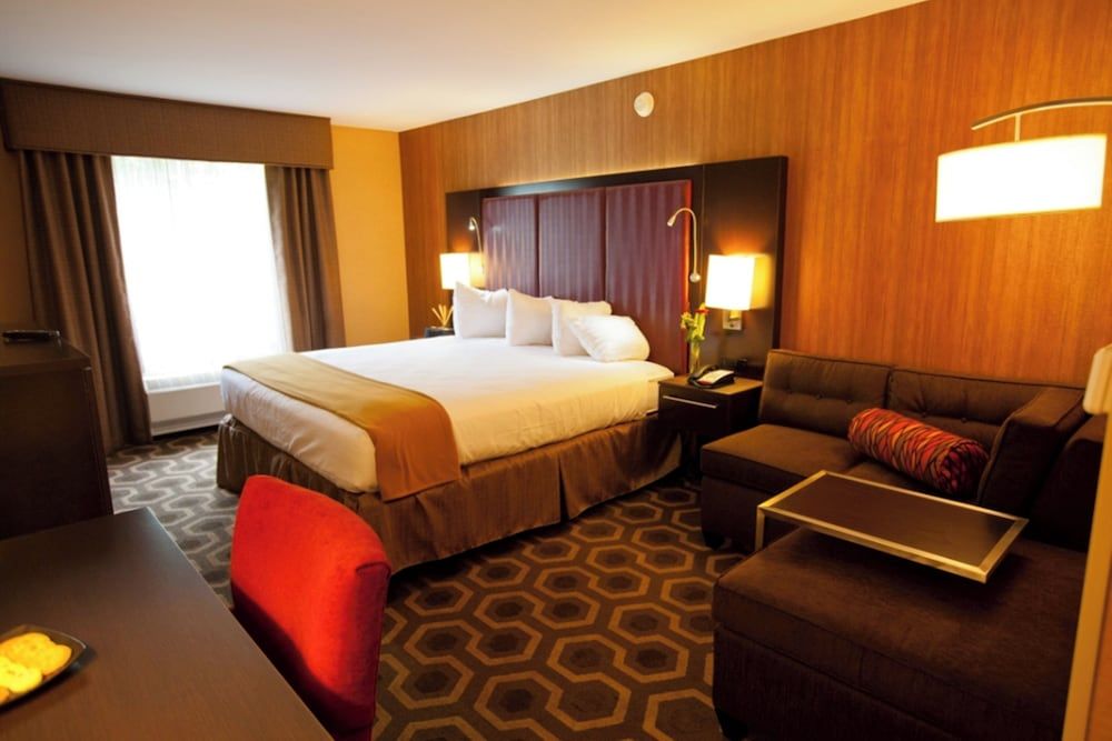 Standard Room, 1 King Bed, Accessible, Non Smoking (HEARING)