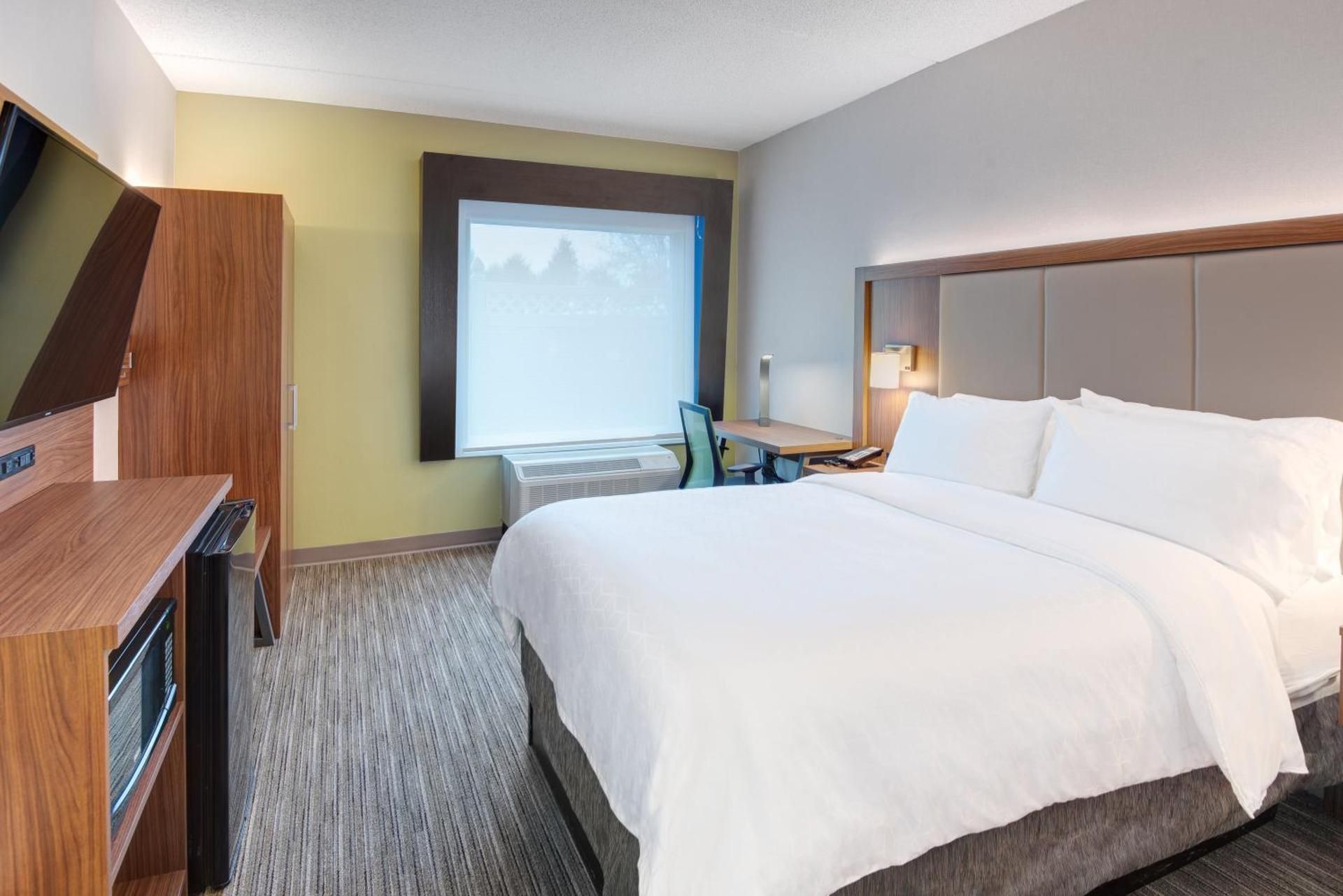 Double Room with Roll In Shower - Mobility Accessible/ Non- Smoking