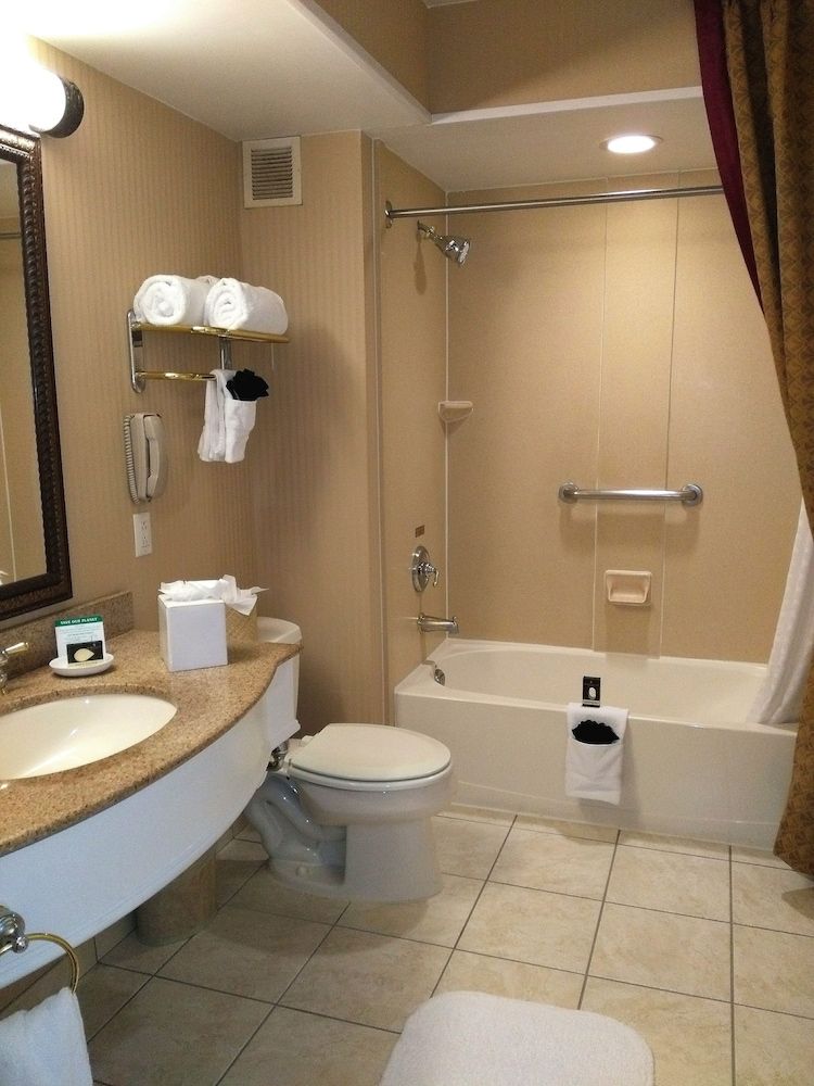 The Wilshire Grand Hotel Superior Room, 1 King Bed with Sofa bed 7