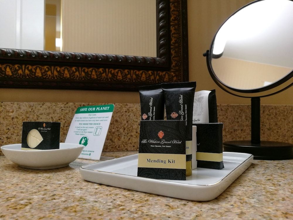 The Wilshire Grand Hotel Suite, 1 King Bed with Sofa bed 12