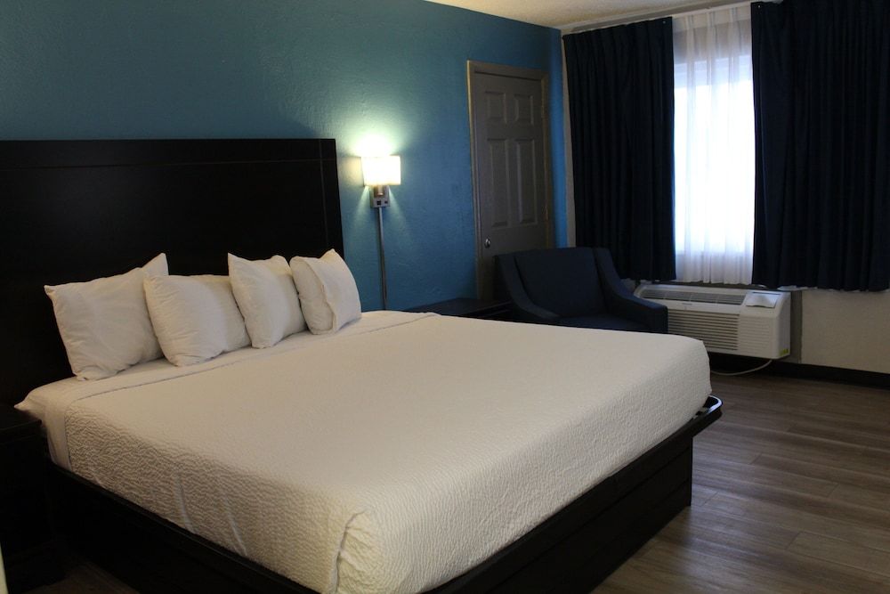 Standard Room, 1 King Bed, Smoking
