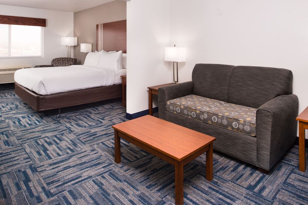 Suite, 1 King Bed, Accessible (Mobility)