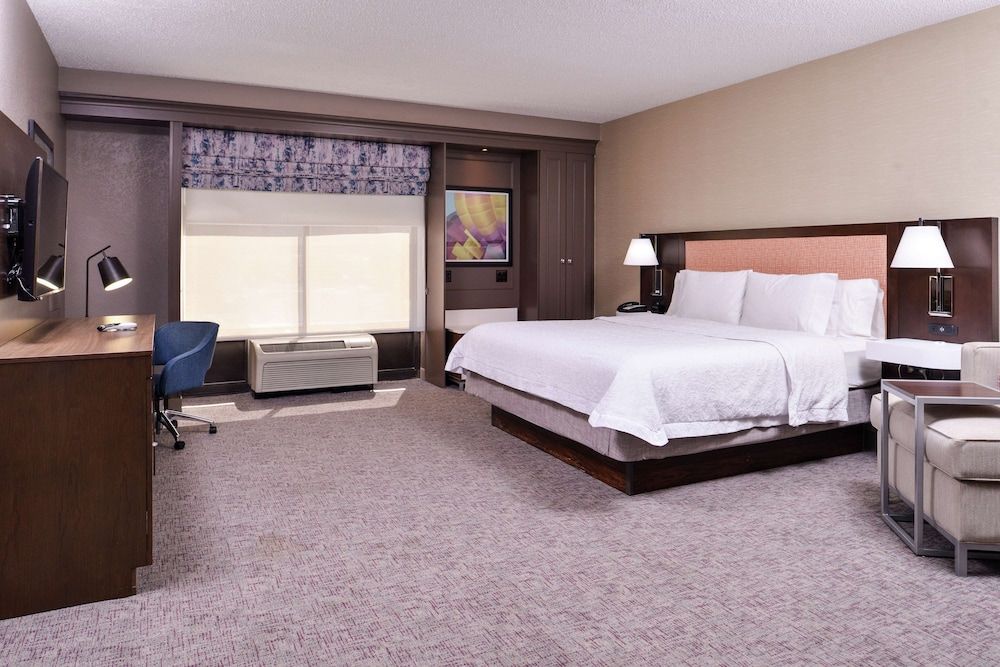 One Queen Bed, Non-Smoking, Accessible