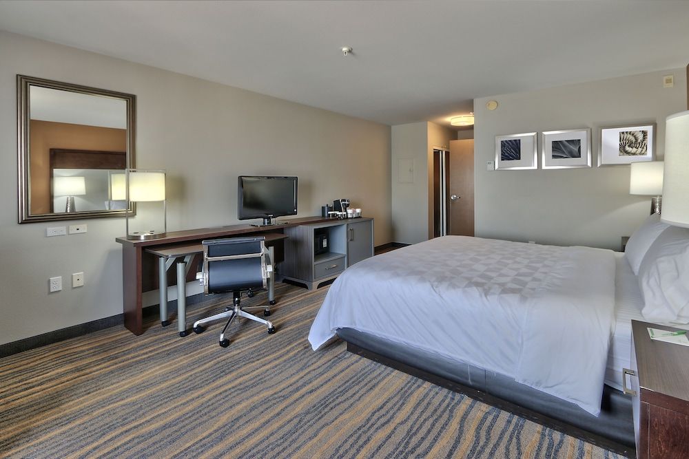 Standard Room, 1 King Bed