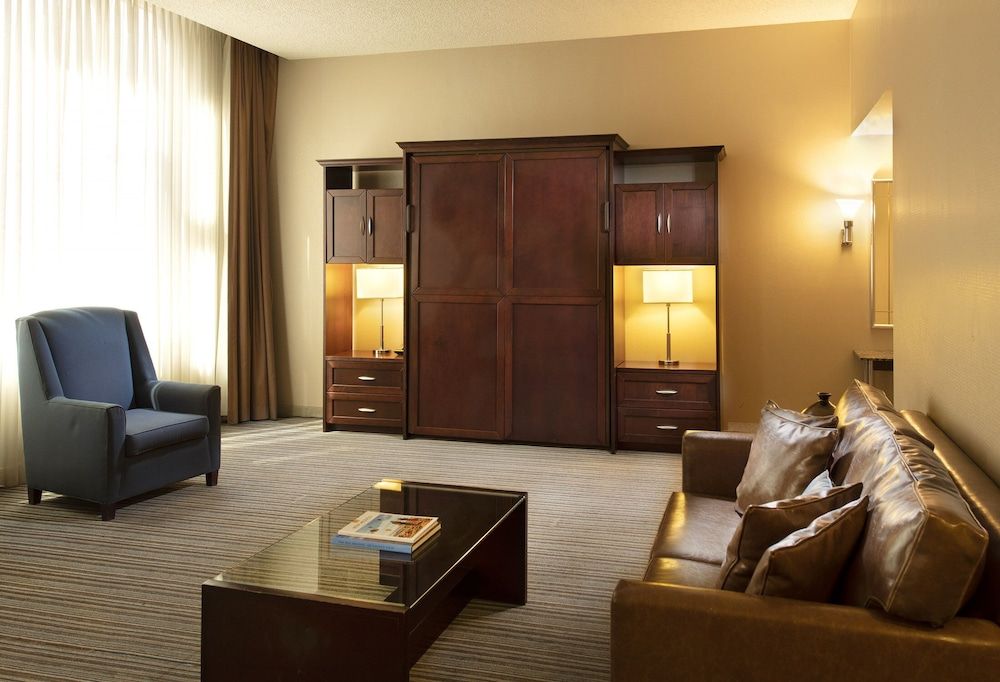 Suite (The Mayor)
