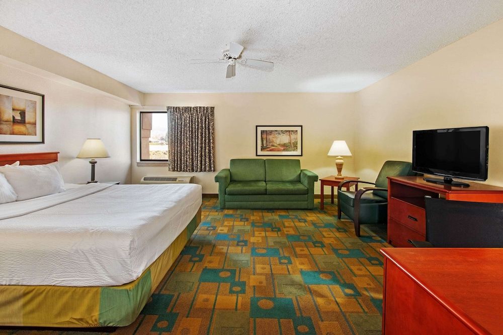 Deluxe Suite, 1 King Bed, Non Smoking
