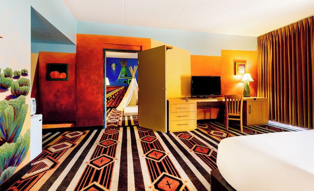 Family Suite, 2 Bedrooms (Artist)