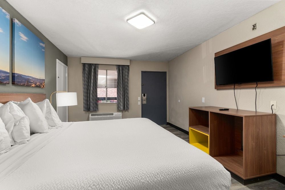 Room, 1 King Bed, Non Smoking