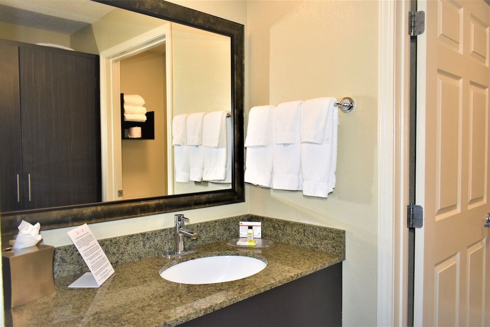Studio Suite, Kitchen