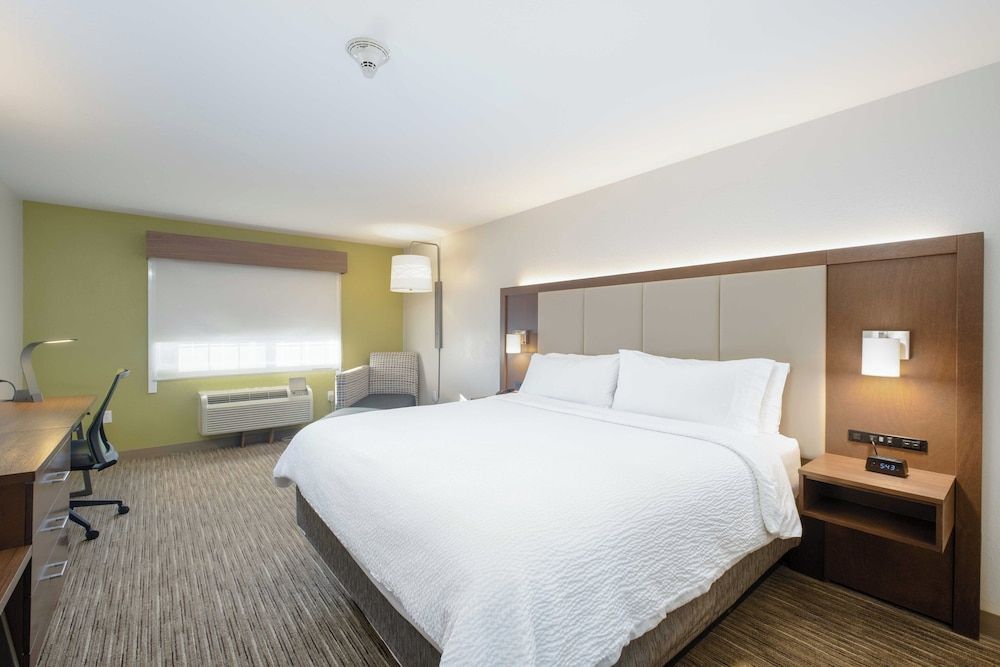 Room, 1 King Bed, Accessible, Non Smoking (Mobility)