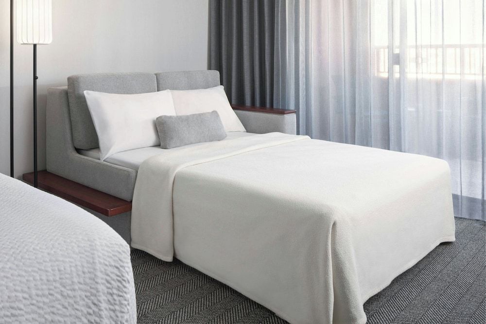 Room, 1 King Bed, Non Smoking (Mobility Accessible, Tub)