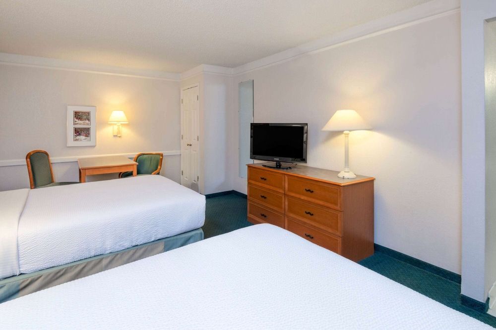 Room, 2 Double Beds, Accessible, Non Smoking (Mobility Accessible)