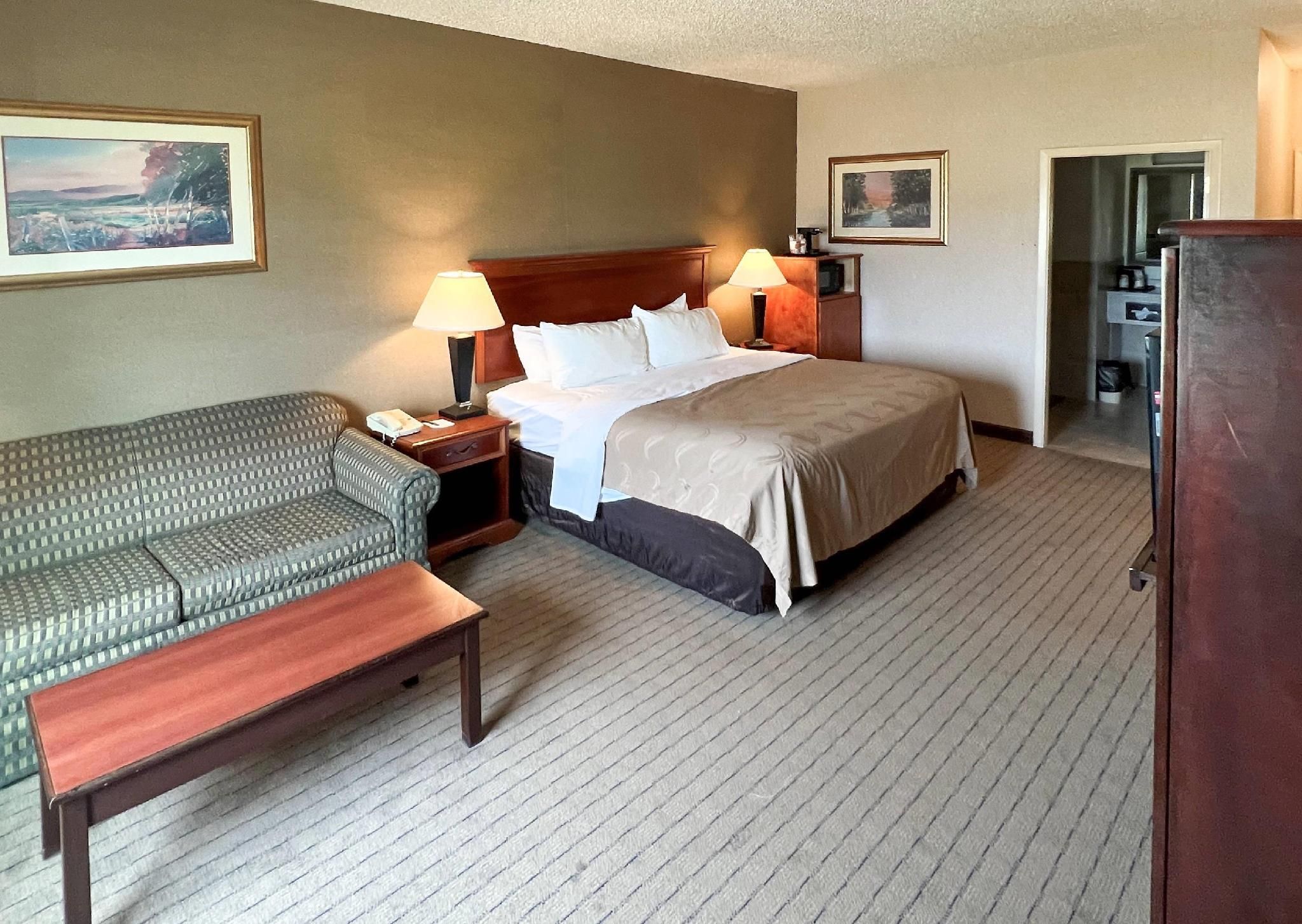 1 King Bed, Nonsmoking, Accessible