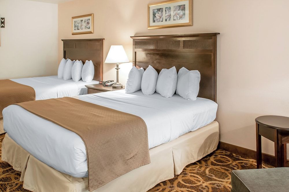 Suite, 2 Queen Beds, Accessible Bathtub (Mobility)