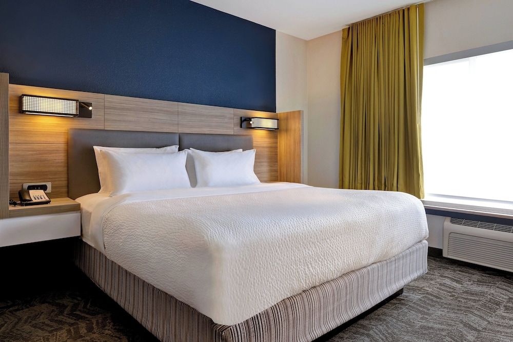 Suite, 1 King Bed with Sofa bed, Non Smoking