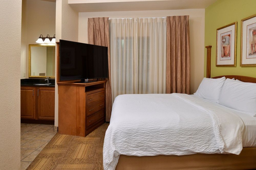 Suite, 1 Bedroom, Kitchen (1 King Bed)