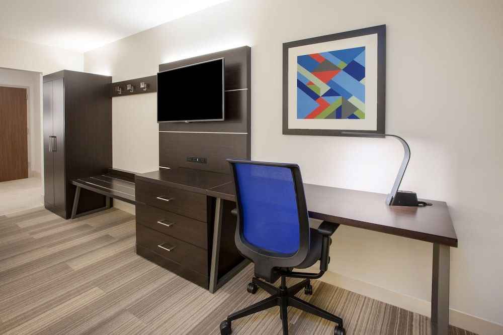 Suite, 1 King Bed, Accessible (Mobility)
