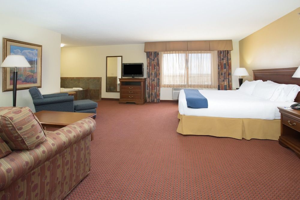 Suite, 1 King Bed, Accessible (Mobility)