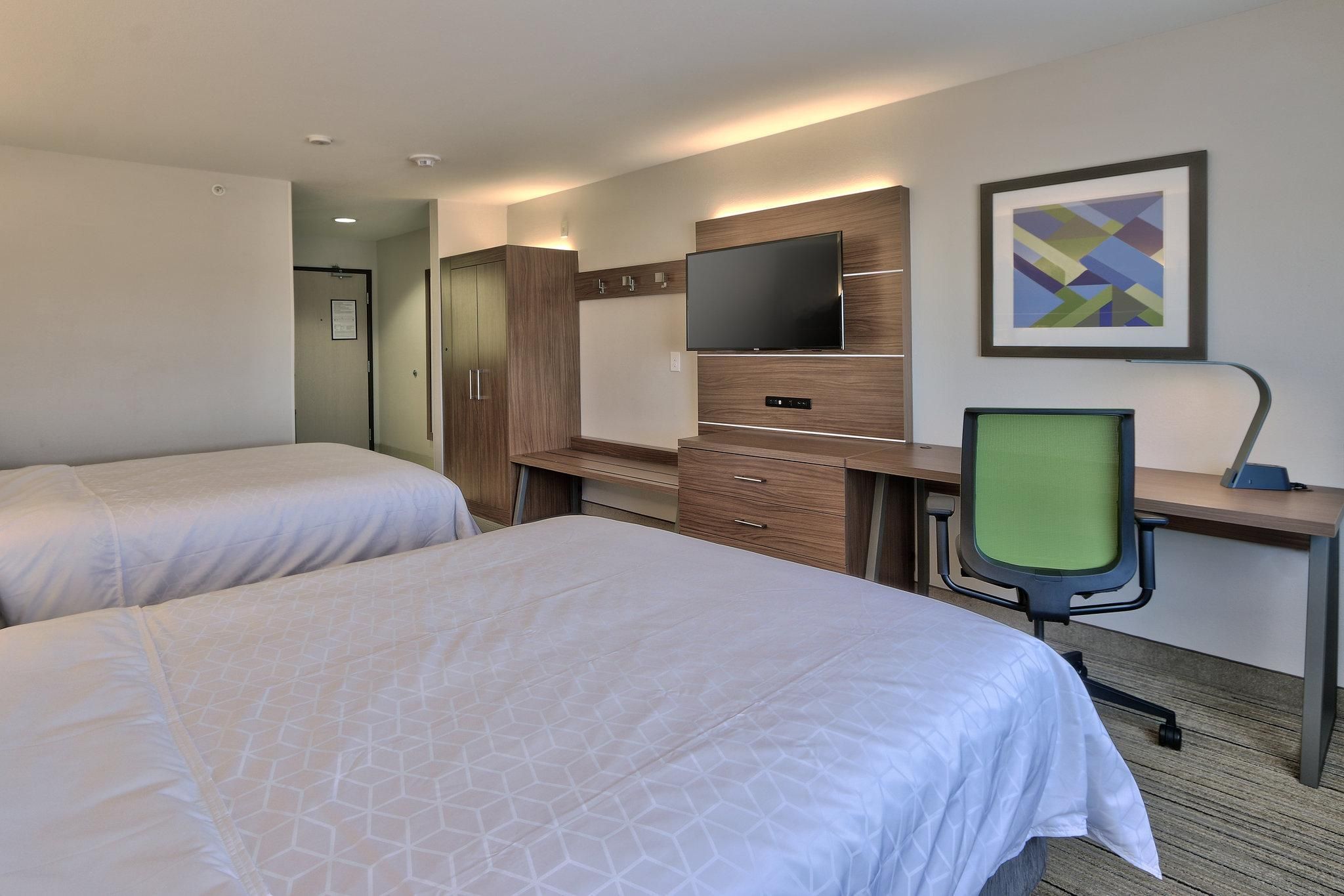 2 Queen Bed Standard