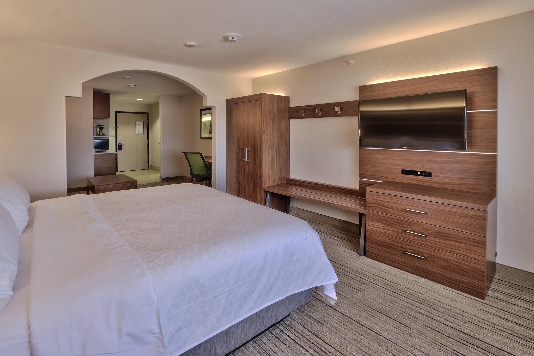 1 King Bed Standard