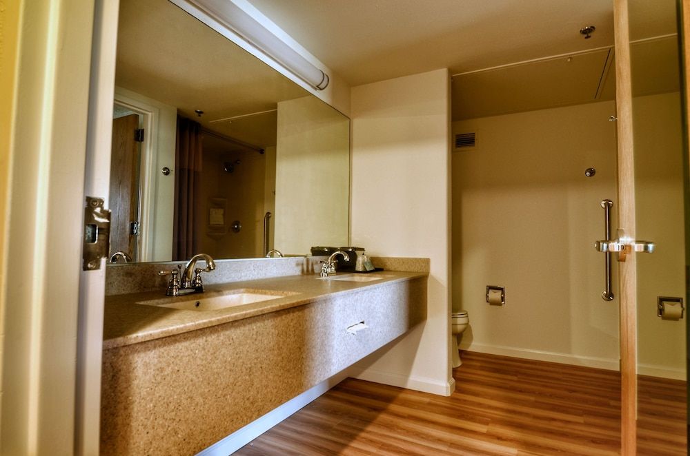 Ohkay Casino Resort Hotel Suite 4