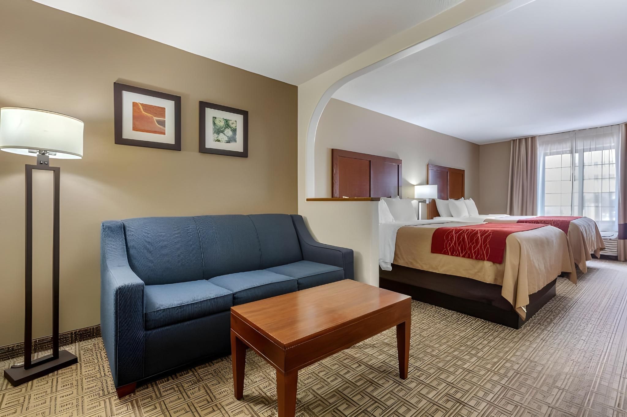 2 Queen Beds, Suite, Nonsmoking