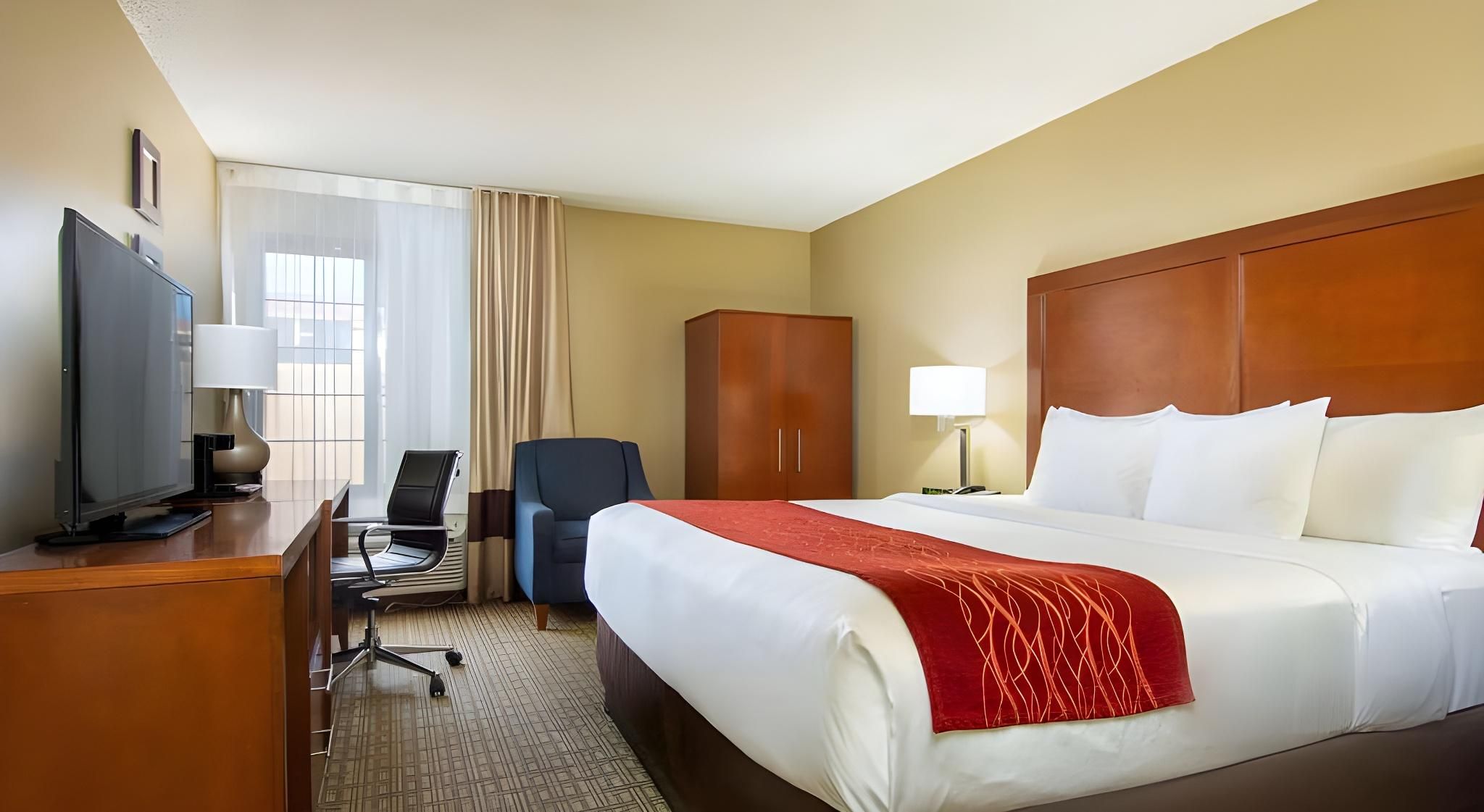 1 King Bed Non-Smoking Accessible