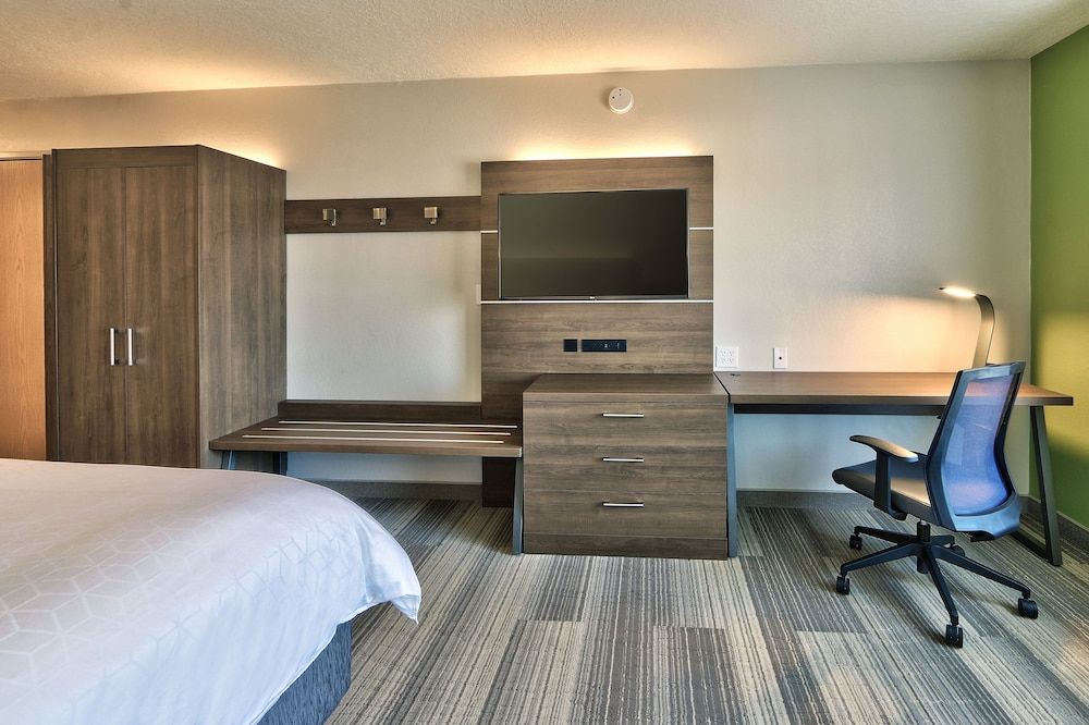 Standard Room, 1 King Bed (Leisure)