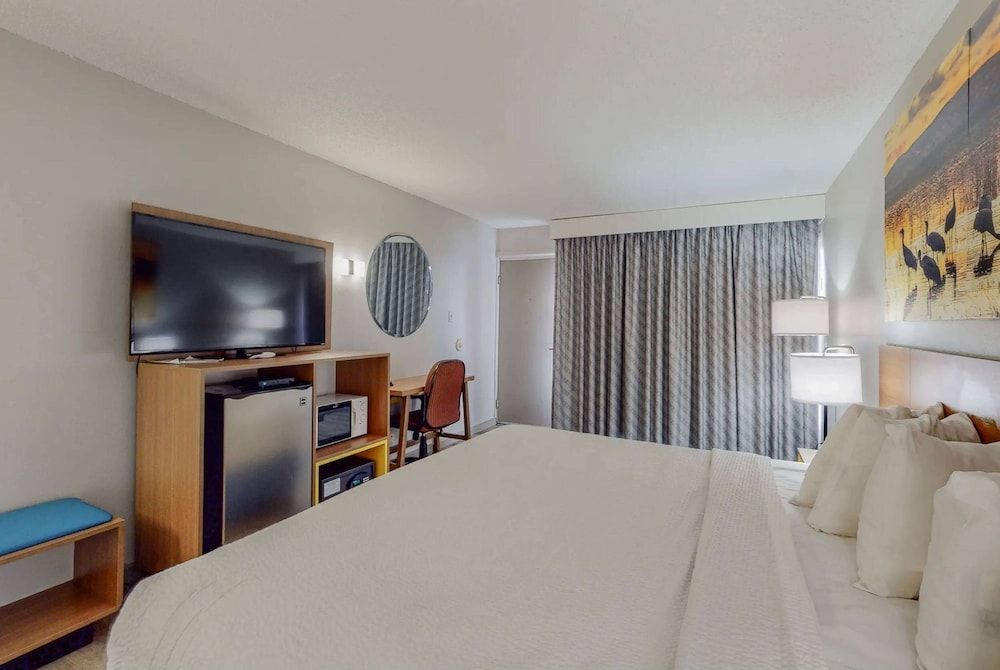 Standard Room, 1 Queen Bed