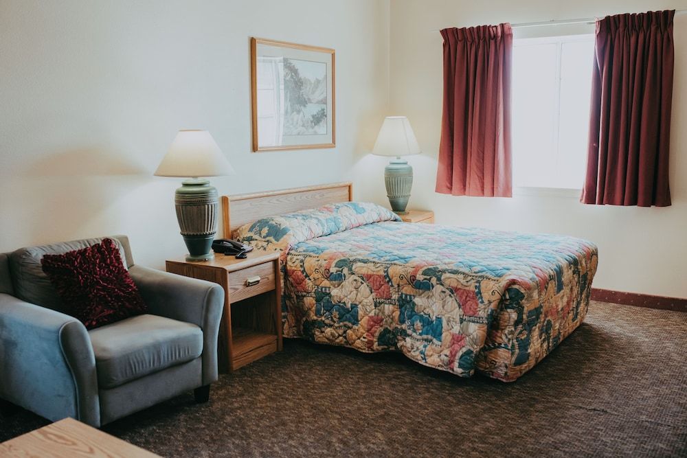 Carson City Plaza Hotel and Event Center Deluxe Room 4