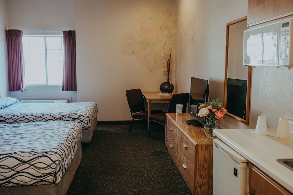 Carson City Plaza Hotel and Event Center Standard Room, 2 Queen Beds 3