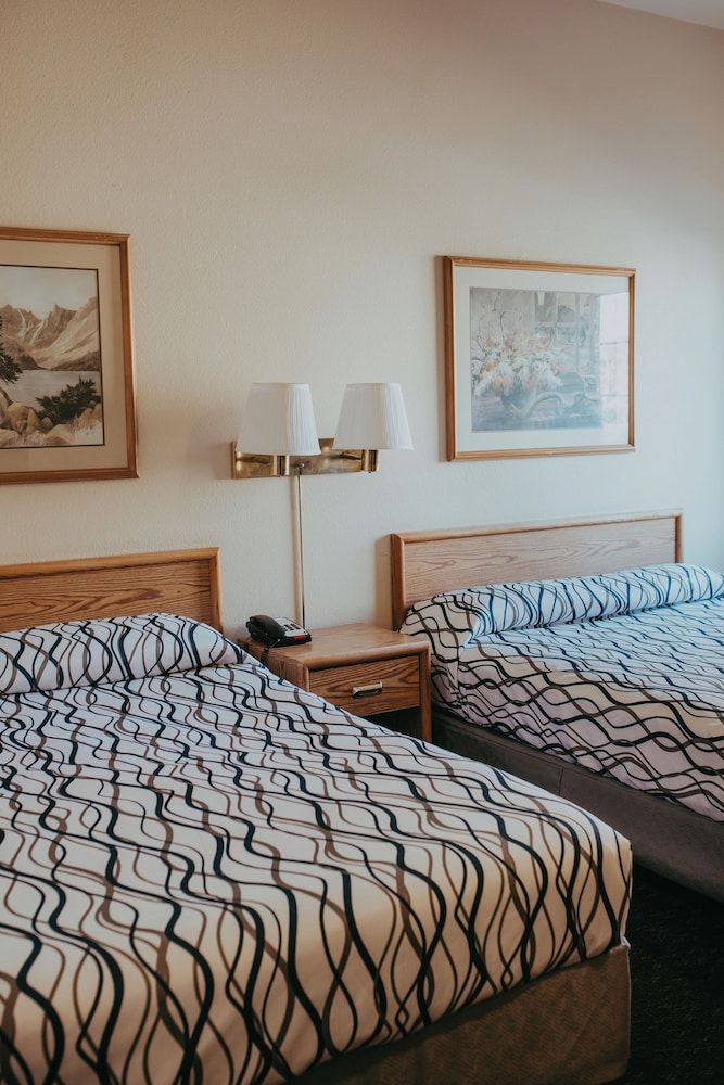 Carson City Plaza Hotel and Event Center Standard Room, 2 Queen Beds 4