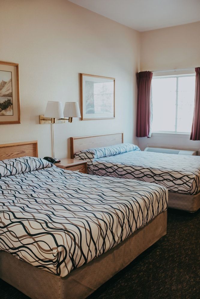 Carson City Plaza Hotel and Event Center Standard Room, 2 Queen Beds 2